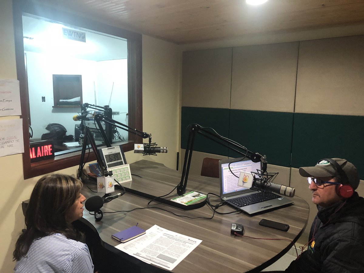 DefensoriaDIAN's tweet photo. Hoy, desde #Sogamoso, Defensora Nacional del Contribuyente, Dra. Gloria Nancy Jara, promocionó derechos del Contribuyente en el programa radial #SolEstereo, para toda la audiencia en #Boyaca. #AlDerechoConSusDerechos. https://t.co/7U2om5yqnL