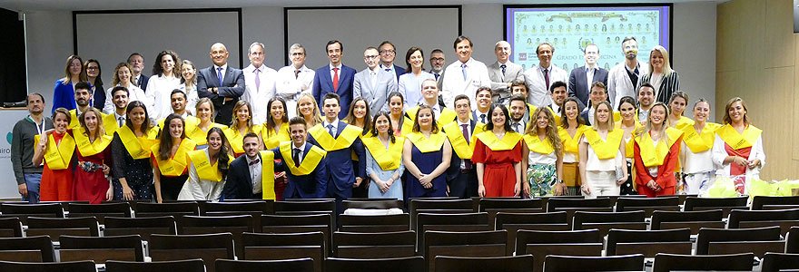 QS_Pozuelo's tweet photo. Con esta imagen ponemos el broche final a los 4 años de formación de los alumnos del Grado en #Medicina de la @UEuropea que han rotado por todas las especialidades de nuestro centro ¡Enhorabuena a todos! https://t.co/dhYPKMoXpl https://t.co/8aHoF1sJYN