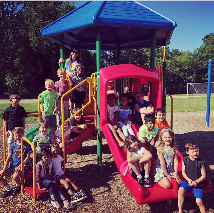 We did it!! Happy last day of school 😊🐬🎓