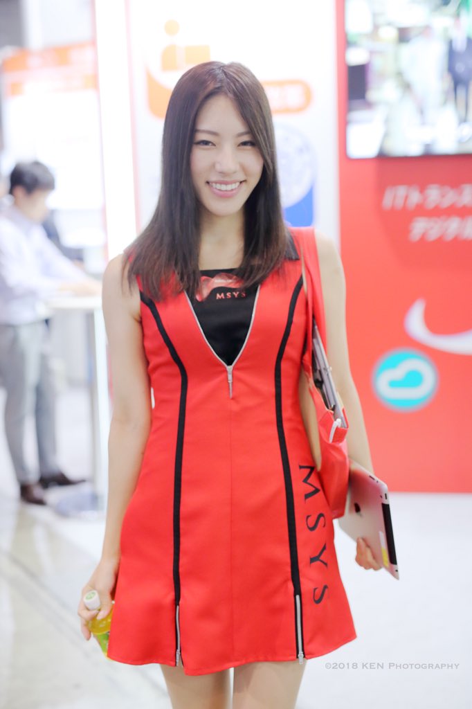 mame3_levo's tweet photo. Interop Tokyo 2018
星野 奏さん（ @hoshino_kanade_  ）

#interop2018 #msys #星野奏 #ほっしー #レースクィーン #モデル #幕張メッセ https://t.co/oB2s6APKgI