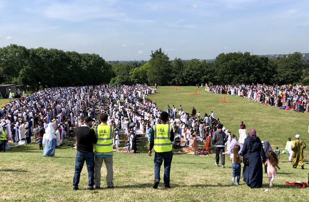 kevinbonavia's tweet photo. #EidMubarak to all who are celebrating today! Beautiful day for #EidinthePark at Mountsfield Park and great to catch up again with some of our refugee families from Iraq & Syria. #RefugeesWelcome #OpenLewisham https://t.co/LFfuw19GXK
