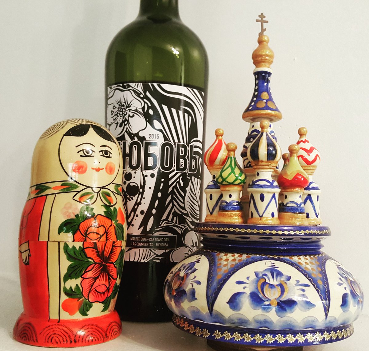 Bendito Vino (@benditovino) on Twitter photo Arrancó #Rusia2018 y alentamos con #любовь una edición limitada de <a href="/BodegaAAvena/">Bodega Atilio Avena</a> #Mundial2018 #VamosArgentina Arrancó #Rusia2018 y alentamos con #любовь una edición limitada de <a href="/BodegaAAvena/">Bodega Atilio Avena</a> #Mundial2018 #VamosArgentina