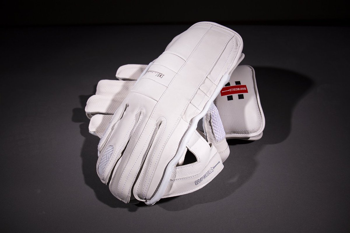 graynics's tweet photo. OMG.

For the chance to win these incredible all-white @sambillings wicket keeping gloves, retweet this tweet and follow us.

T&amp;Cs apply. Large only. https://t.co/g9yUVVdRdS
