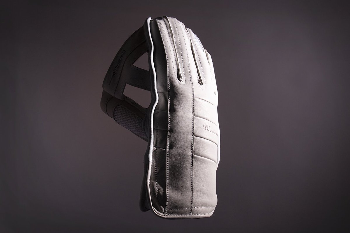 OMG.

For the chance to win these incredible all-white <a href="/sambillings/">Sam Billings</a> wicket keeping gloves, retweet this tweet and follow us.

T&amp;Cs apply. Large only.