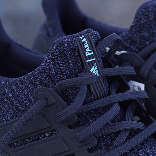 Sepatu Lari Desain Adidas Ultra Boost 4.0 dengan Warna Biru