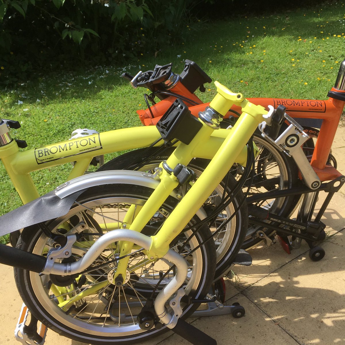 What a great timing. Our new bikes from ⁦<a href="/BromptonBicycle/">Brompton Bicycle</a>⁩ have arrived on #Dartmoor during #BikeWeekUK and it’s #NationalBeerDay now that’s what I call a #FridayFeeling 😉👍👏🎉