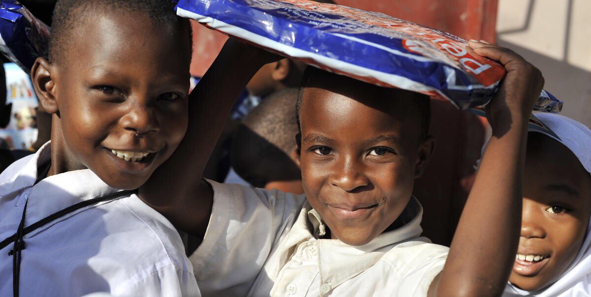 JohnsHopkinsCCP's tweet photo. School children in Tanzania are pictured smiling after receiving their insecticide-treated bed nets from CCP's @vectormalaria. #Malaria claims more than 400,000 lives each year. VectorWorks aims to increase access to, and use of, bed nets for malaria prevention. https://t.co/e8OXD6oirr