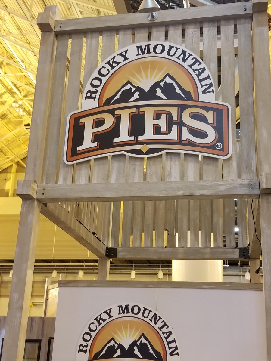 IDDBAMIKE's tweet photo. #IDDBA The last to come down! Appropriate the mountain of energy @myIDDBA The Rocky Mountains & sun coming up in LOGO represent the energy of community back @their business GROWING THE FUTURE! See u in ORLANDO #IDDBA19. as @TheSharkDaymond said AMORE @stevedragoo @rockymountainP https://t.co/hfU7K3ss2Y