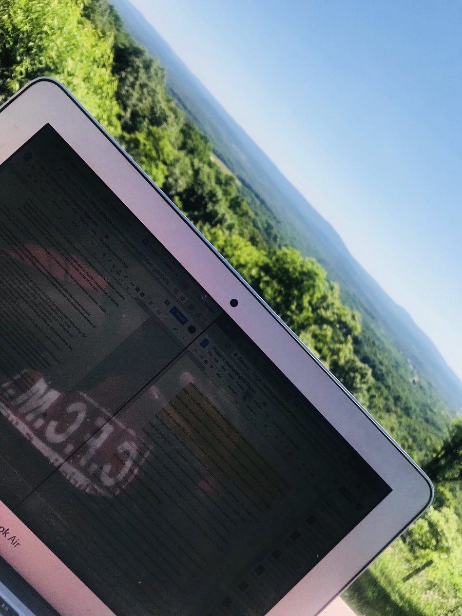 Commandr_nchief's tweet image. “Rest if you must, but don’t you quit”
#BlkGradLife