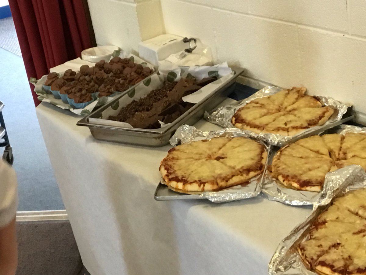 JulieDu90121644's tweet photo. Time to say goodbye to our year 11โs with a veritable feast!
#wishingyouluck
#worldatyourfeet
#bitofado
@mellorscatering
@Baddileyram @ShreneJones @murrayparkderby https://t.co/bTefgYu411