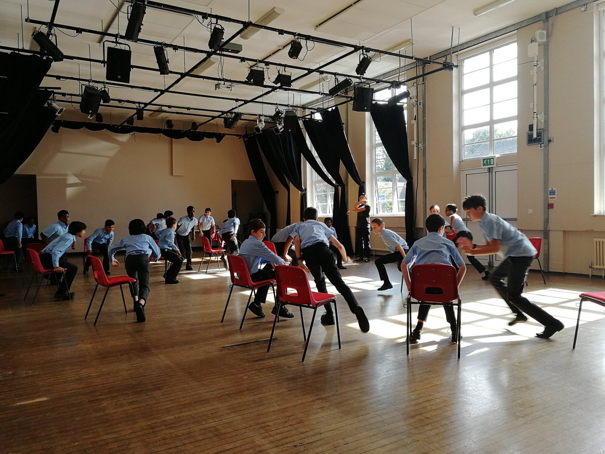 DGS_MFL's tweet photo. Year 7 students enjoying expressing themselves in Mandarin through drama and practising Kung Fu @DartfordGS #Creativity18 https://t.co/m5ATRT4RZv