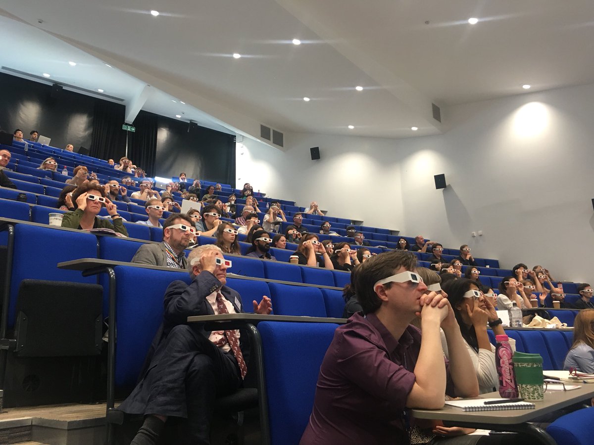 fms_postdoccomm's tweet photo. @VivekNityananda encouraging audience participation during his talk #nclfpos 👓 https://t.co/l2ZqaMehd8