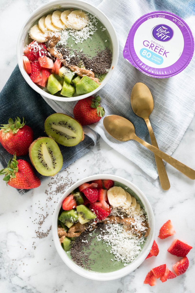 #AD Try this Green Berry Smoothie Bowl- Yogurt for Every Diet! <a href="/lightandfit/">Light + Fit</a> #lightandfit #Yum nutritiouseats.com/green-berry-sm…