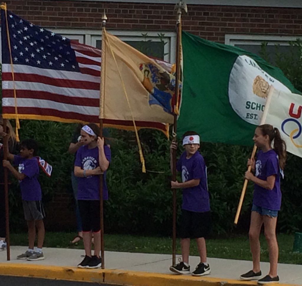 PELakeview's tweet image. Opening Ceremony 🇫🇷🇪🇬🇨🇦🇸🇪🇵🇱🇯🇵🇮🇹🇬🇧🇺🇸#Olympics2018 #Fieldday