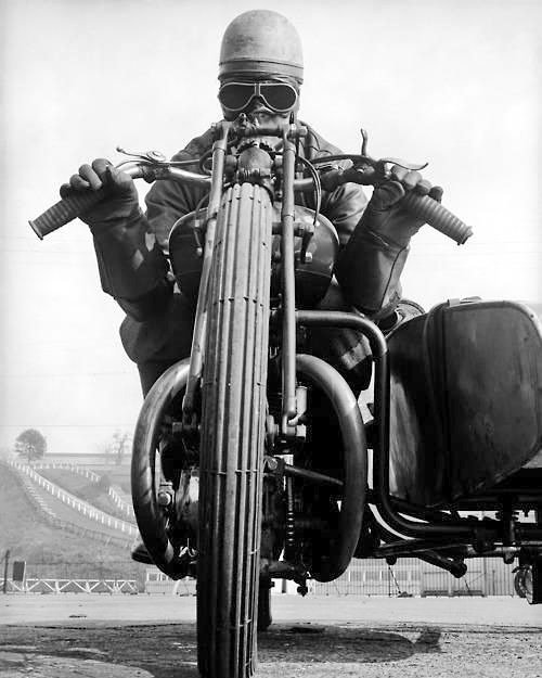BikerEntourage's tweet photo. #hellsyea https://t.co/mSpZg36nuf