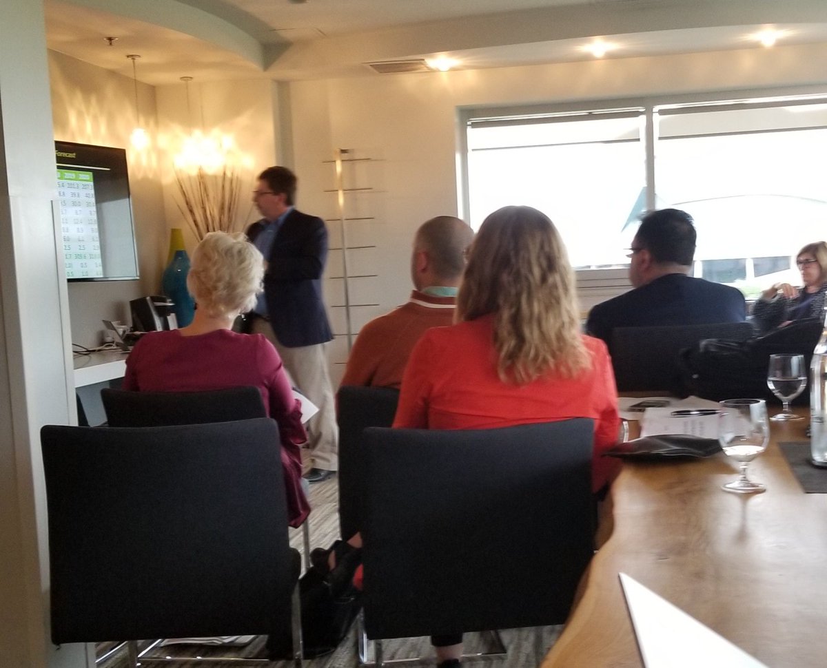 JustxAddxCoffee's tweet photo. @cherd_um is wrapping up SUAC 2018 this morning! Presentations are underway! #um_suac2018 https://t.co/DhK95ZQLzp