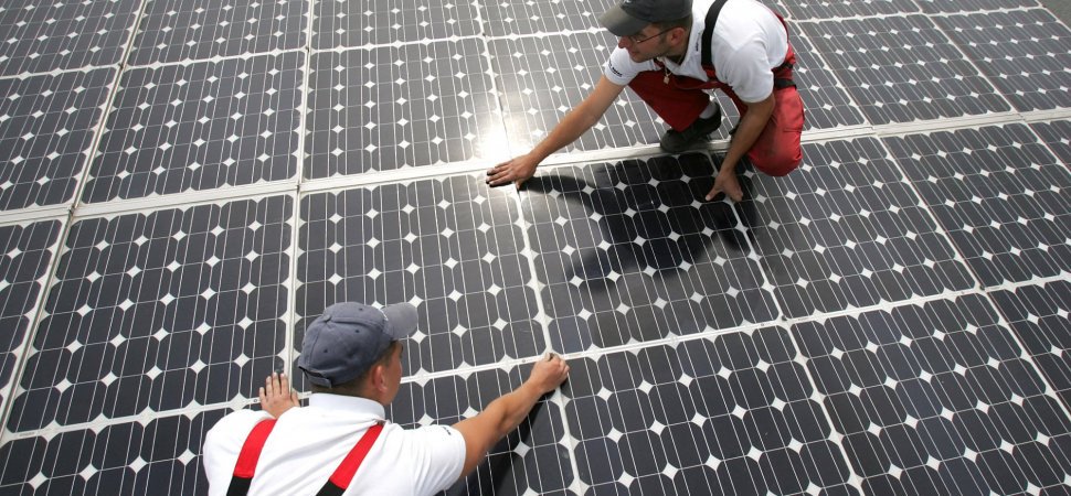 vibrant_solar's tweet photo. A typical small solar panel system will eliminate 3-4 tons of carbon emissions each year – more or less equivalent to 100 trees planted each year.
#GoSolar #GoGreen #SaveEnvironment #SaveMoney #SolarEnergy #SolarPanel
https://t.co/vdiYrI5u01 https://t.co/oyygASSBa3