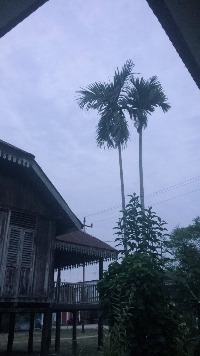 Senja di kampung halaman