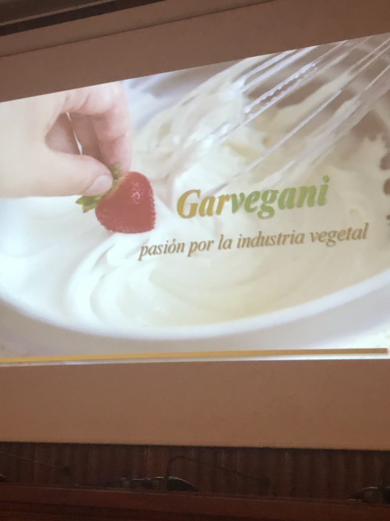 NutriMetabolom's tweet photo. #GARvegani #food #innovation 'passion for the vegetable industry' students from @AlimentacioUB @UniBarcelona #HealthyLiving  #masterDIA @EITalumni @CIBER_OBN @SociedadSeedo @EITHealth @EIT_Food https://t.co/CoKIfUp1Tp