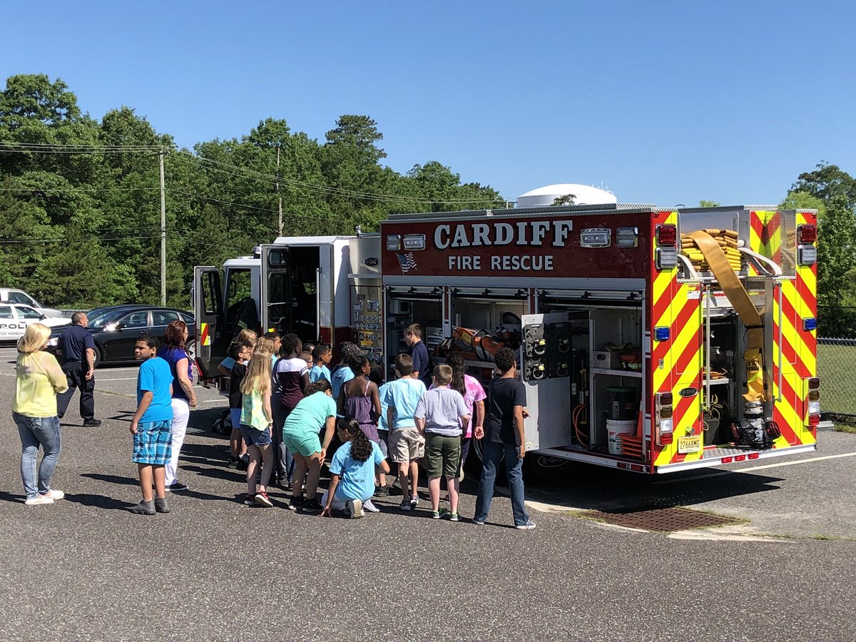 BargaintownFire's tweet photo. Members are currently out at D.A.R.E. At the Joy Miller School #EHTPride #DAREDay https://t.co/uBH3zUtmTq