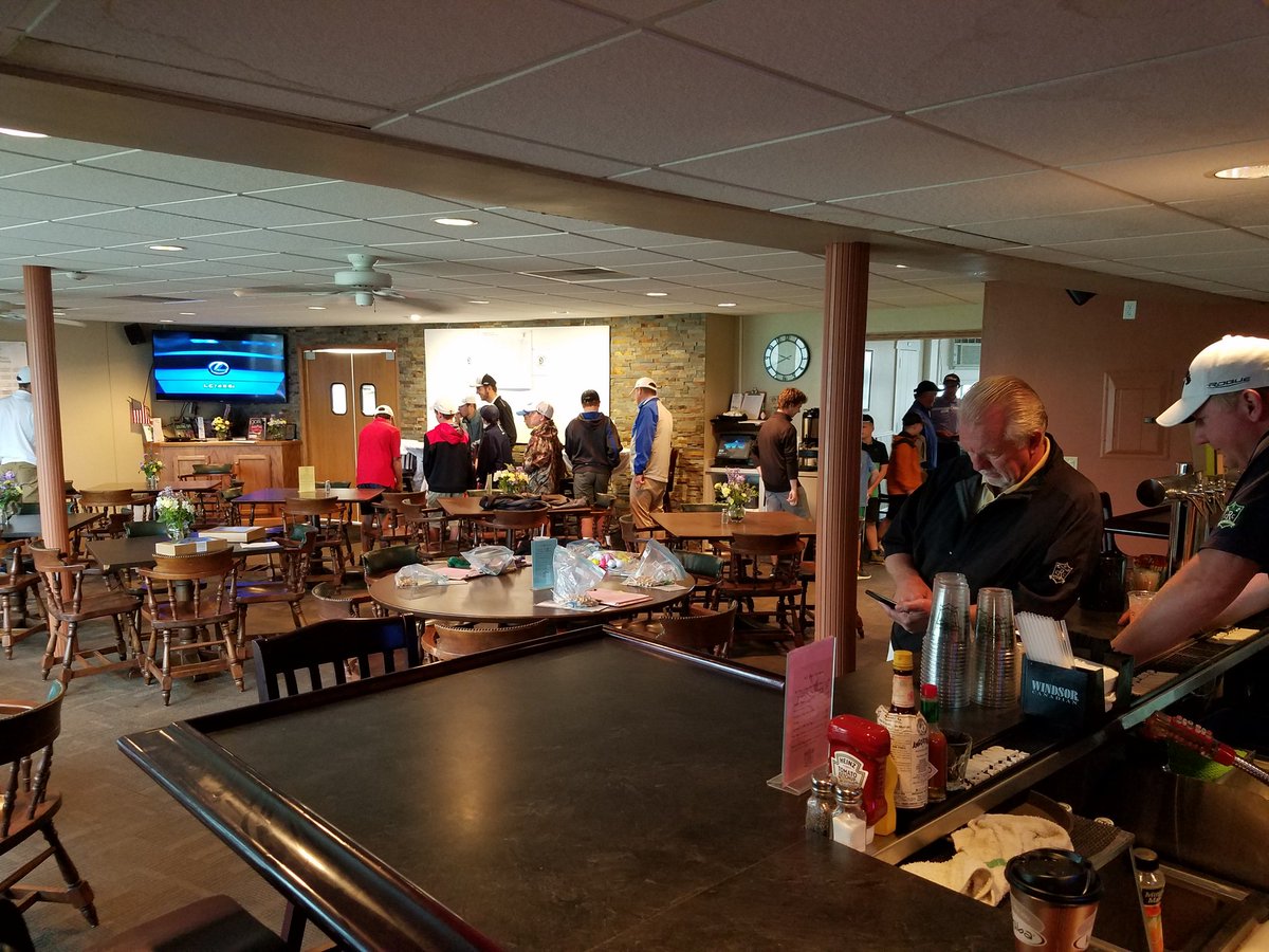 28CJohnson's tweet photo. #picaday44 watching weather, adapting to indoor putting contests, watching us open, happy Friday! https://t.co/vtQ6WW2mj0
