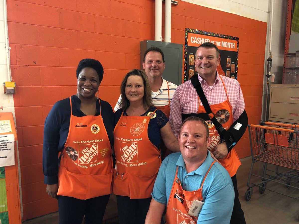 AMCTHD's tweet photo. Great unannounced walk at store 2009! SM on vacation and the ASMs and ASDS knocked it our of the park. Ready for our customers everyday! Love it. https://t.co/404xl2HlDv