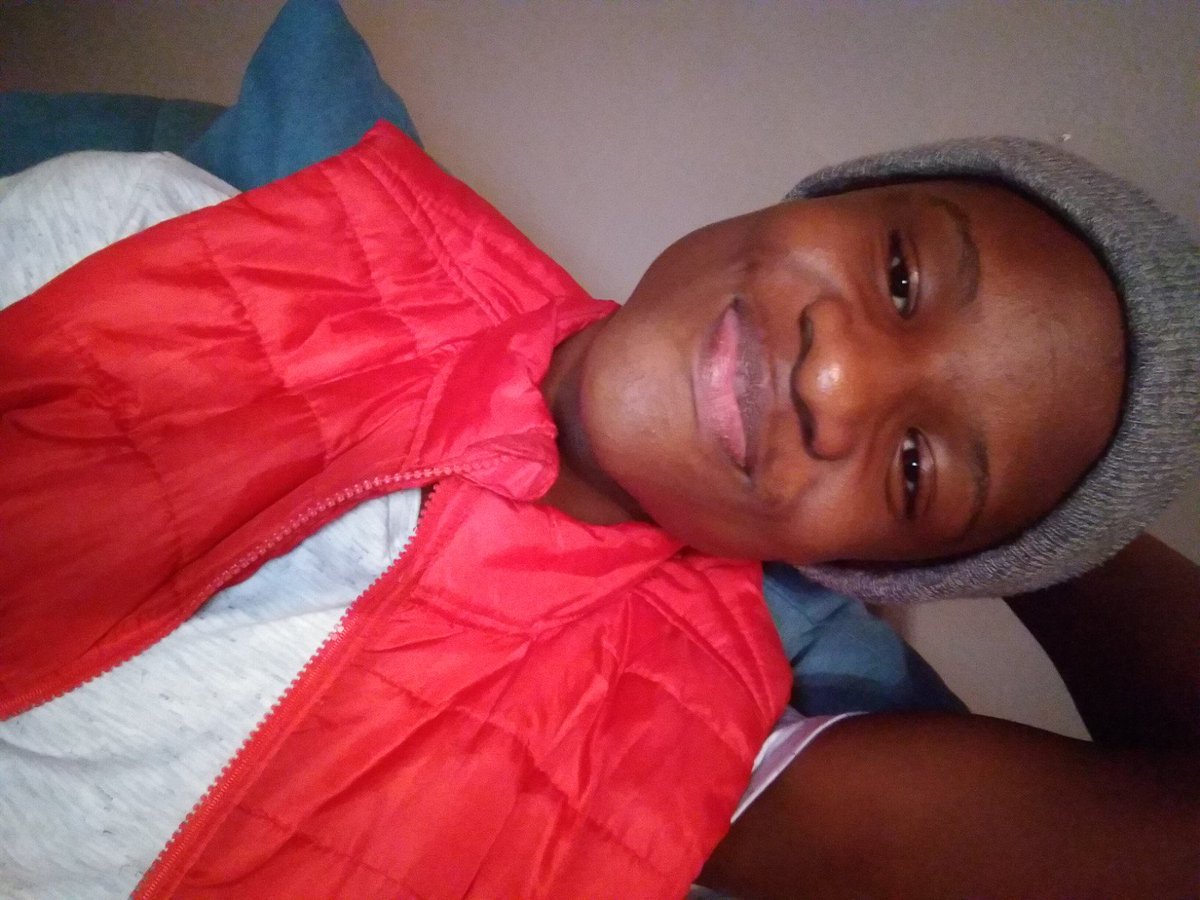 syanda1711's tweet photo. #YouthDay 👓🎓
Smiling As I Prepare😇
Mama Told Me To Keep On Smiling👑💞👅 https://t.co/vkdNza9KXP