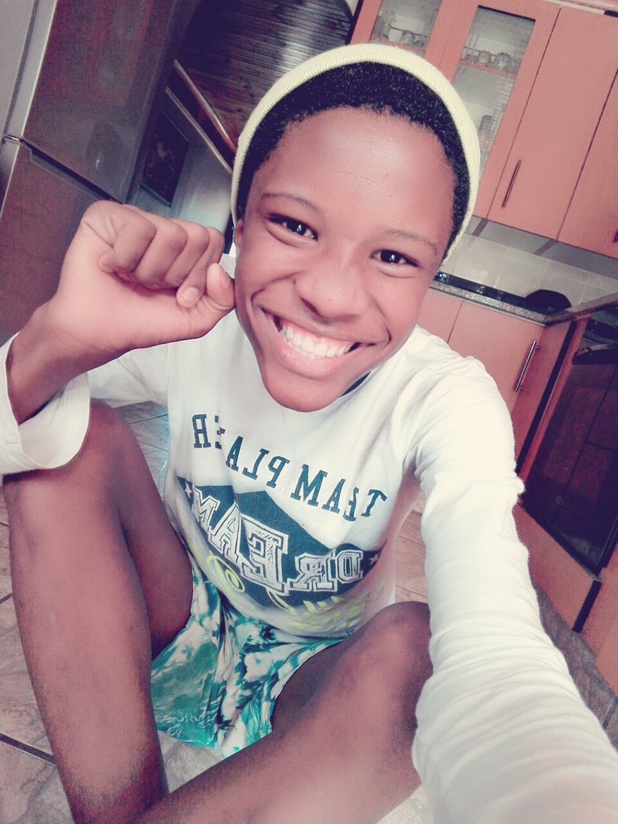 syanda1711's tweet photo. #YouthDay 👓🎓
Smiling As I Prepare😇
Mama Told Me To Keep On Smiling👑💞👅 https://t.co/vkdNza9KXP