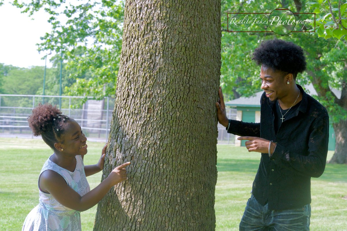 RealityTakes's tweet photo. 2018 Graduate Photoshoot! Thank you to Eamaje Miller and his family for booking with @RealityTakes! #RealTakes #CapturingRealEVents #ChangingRealLives https://t.co/kxH2Z3uiss