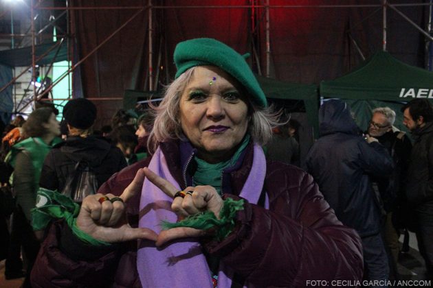 AnccomNoticias's tweet photo. #Aborto: millares de personas estuvieron en vigilia -con la certeza de vivir un día histórico- para respaldar el proyecto. Una ley que nació desde abajo y se impuso, una vez más, por la lucha inquebrantable de las #Mujeres https://t.co/puJnF5JTgf https://t.co/keXYwtDFnB