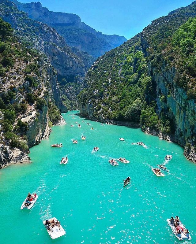 TripsAlive's tweet photo. A must-see natural wonder in France💚 📷:@sennarelax via @mustdotravels https://t.co/N38nMhhFWE