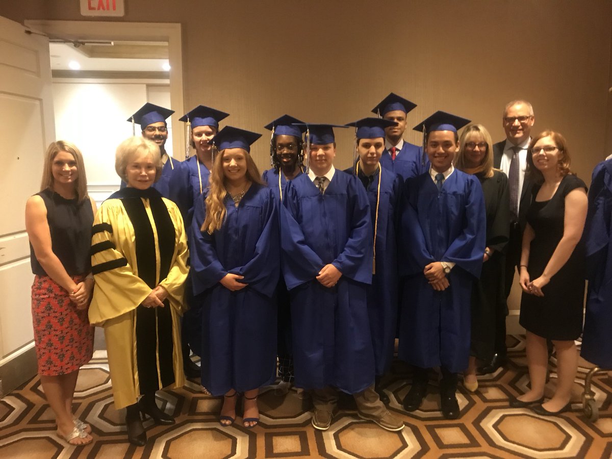vicpylvainen's tweet photo. What a wonderful day for the @CalvertAcademy 2018 commencement! We wish our graduates well! https://t.co/Z70RjSPDky
