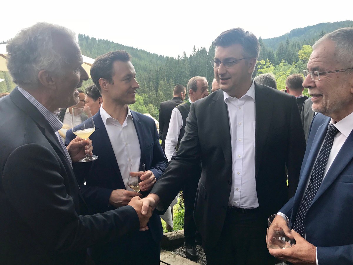 VladaRH's tweet photo. U #Pogusch predsjednik #VladaRH @AndrejPlenkovic sudjelovao je zajedno s @vanderbellen, @sebastiankurz i @JHahnEU na tradicionalnom okupljanju u organizaciji @kleinezeitung. https://t.co/wUoGRkeb1Z