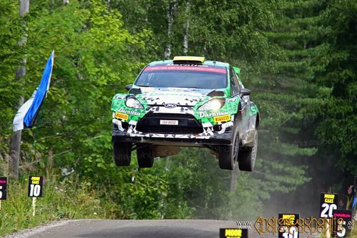 ACachalvite's tweet image. Al no ser reclamados dos de los lotes de láminas, los pongo de nuevo en juego. Participarán quienes retwiteen y sigan a esta cuenta. Esta vez dos lotes de cinco láminas con temática 'volar alto' #sorteo #rally #jump