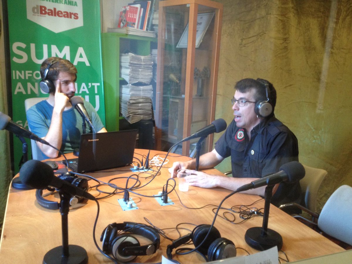 OnaMediterrania's tweet photo. Escolta l'entrevista a #JoniD, activista llibertari i escriptor del llibre #LaCasaDeLaSelva-> https://t.co/Lspslwy1i1 https://t.co/50IwfDMFkj