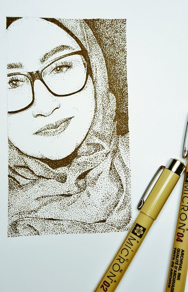 JennJ96906452's tweet photo. I only work if i am inspired, and i rarely do commissions. This just happened to be both . #INK #illustrationart #portraits #inkdrawing #commissions #inspiration #selfies https://t.co/iCPmm1bIYs