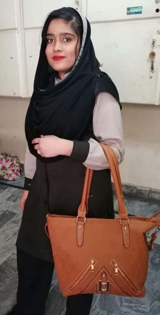 khadijasid751's tweet photo. When fragile egos are hurt, kill her, strangle her, douse her in acid, stab her!
‘so why dint she report harassment?’ ‘She must have done something wrong to deserve death!’ 
Sole breadwinner of the family,mehwish sorry we failed to protect you
My struggle is for you! https://t.co/dPbMVMxJe8