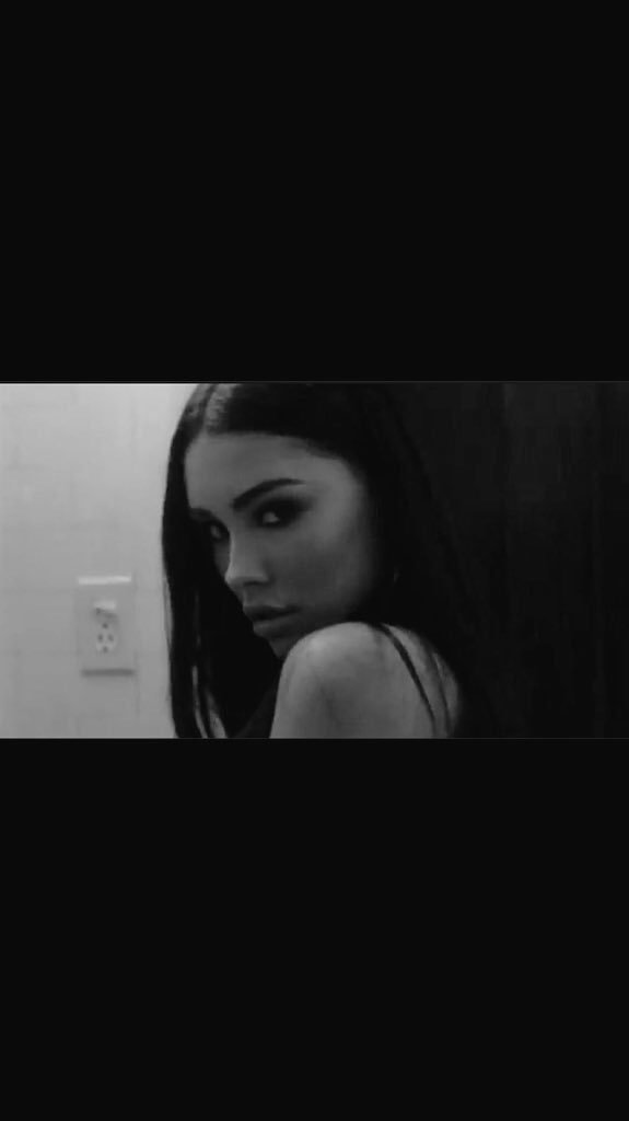 outrorianavit's tweet photo. this song is a piece of art
this video is a piece of art
you’re a piece of art 
i can’t stop watching 
@madisonbeer #HomeWithYouMusicVideo https://t.co/vOVeRhY3m9