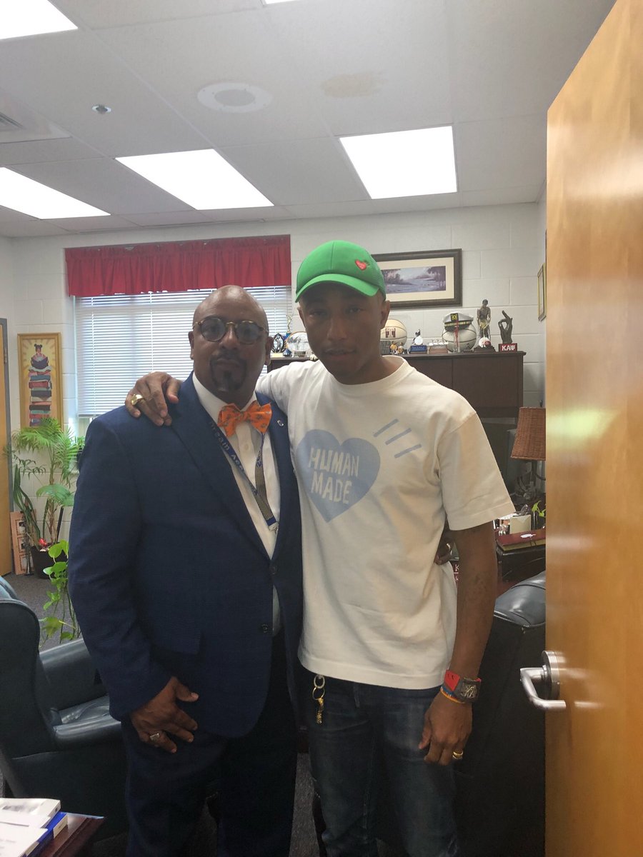 SeatackAADA's tweet photo. We had a special visitor today! Thank you @Pharrell for visiting @SeatackAADA and supporting our students! @PrincipalDarby #seatackdreamers 🌟🎉 https://t.co/FZMbBJqT3I