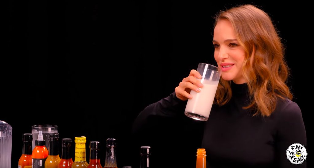 X  Mashable على X: "Watch Natalie Portman just barely keep her cool while  eating extremely spicy wings https://t.co/VONjjlU6V8  https://t.co/GdxVf1gfLv"