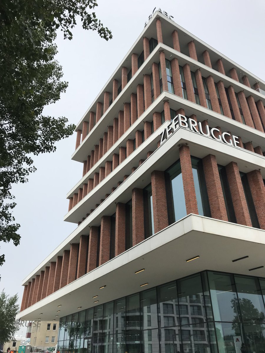 Het ABC-gebouw/Cruisegebouw in #Zeebrugge is open! Dit prachtige, nieuwe gebouw vormt nu dé toegangspoort tot Zeebrugge en #Brugge voor cruisepassagiers en herbergt ook kantoorruimte en een rooftoprestaurant met magnifieke vergezichten. @Port_Zeebrugge