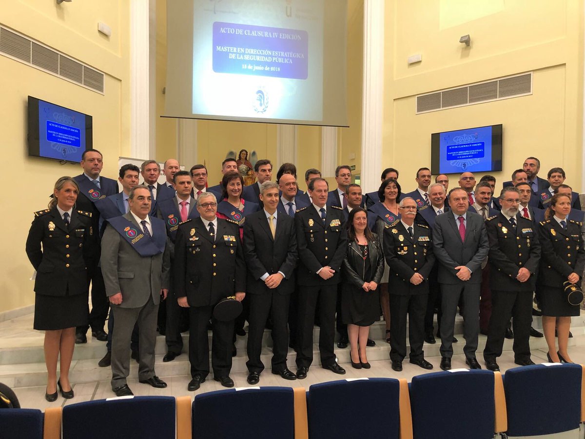 MarySolmer's tweet photo. Una etapa culminada #CLAUSURAMUDESP mucho esfuerzo e ilusión que los alumnos de @policia han demostrado durante 9 meses #Enhorabuena #MASTER #estudiosdepostgrado con el Instituto de Estudios de la Policía #IEP https://t.co/zINnD98UF1
