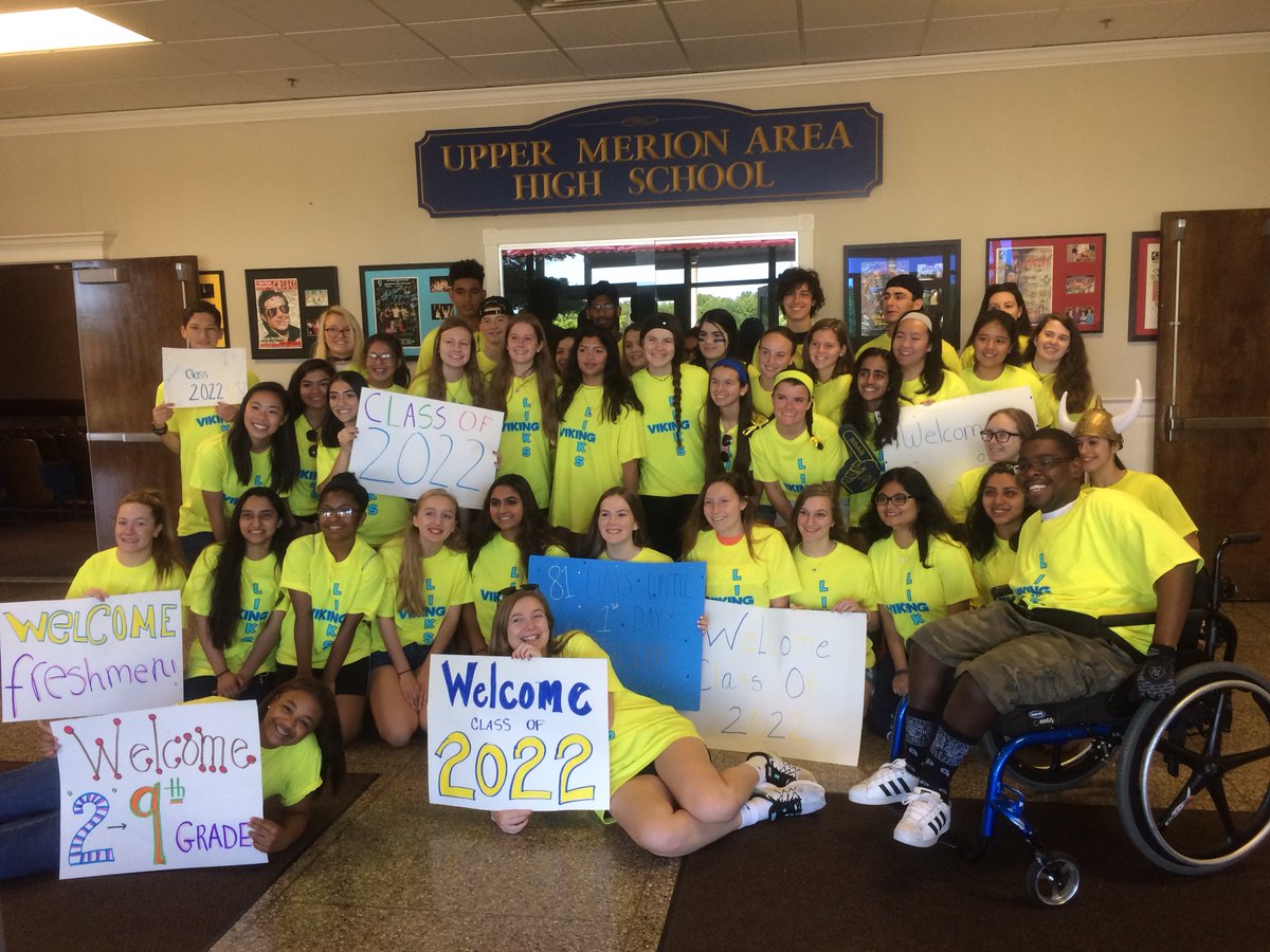 ThomasACampbell's tweet photo. Lots of energy in the HS this morning as the Viking Links, teachers, clubs and sports welcomed the class of @UpperMerion2022 to the building! https://t.co/2BSlPi44TJ
