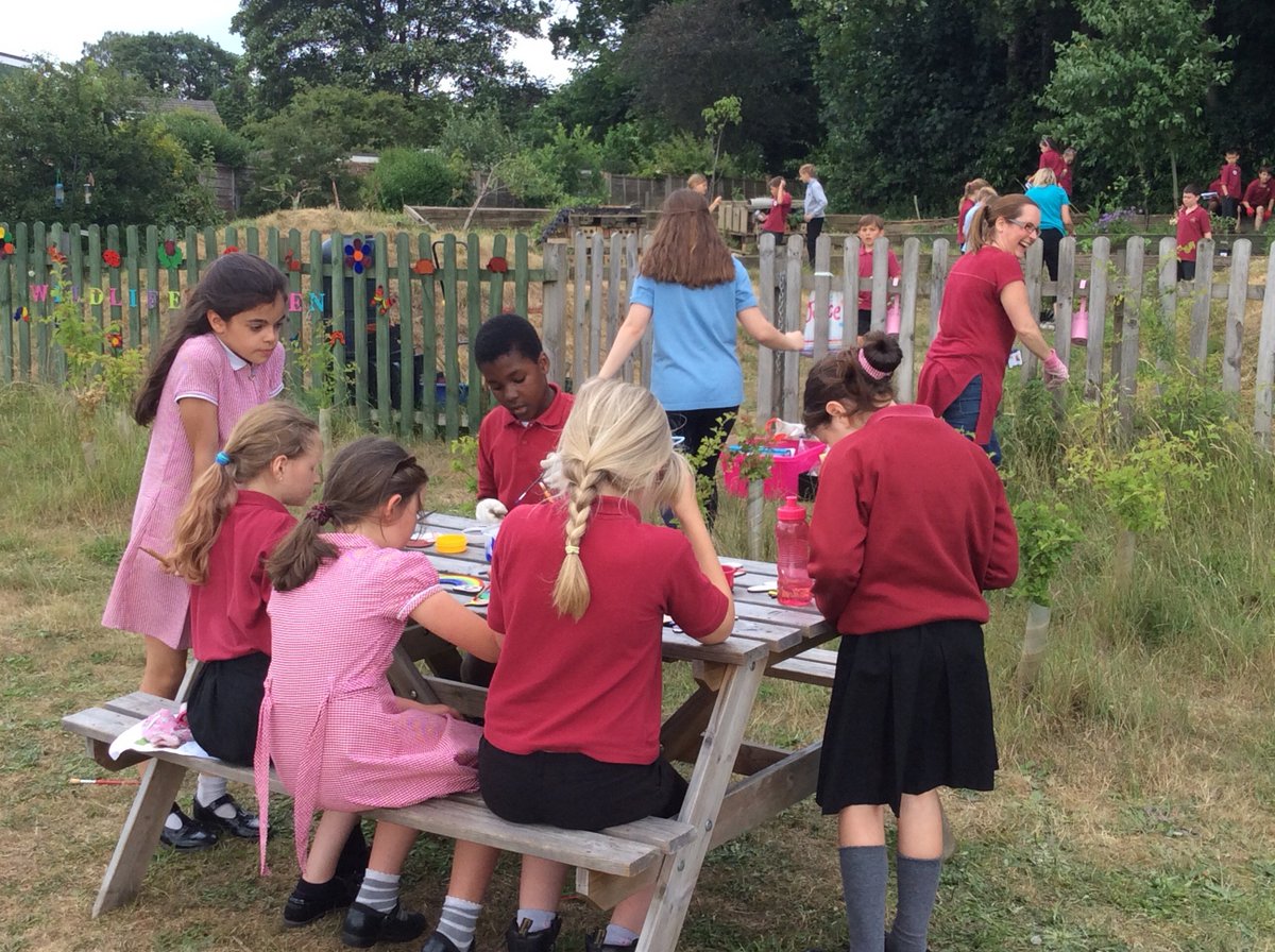 headtaverham's tweet photo. Nature club in action. Can you spot the frog in the pond?What a great job they’ve done rescuing the wildlife area-a big thank you to Mrs Jacks and Mrs Nabarro, and the PTFA for help buying plants etc. https://t.co/V5cNVvlefS