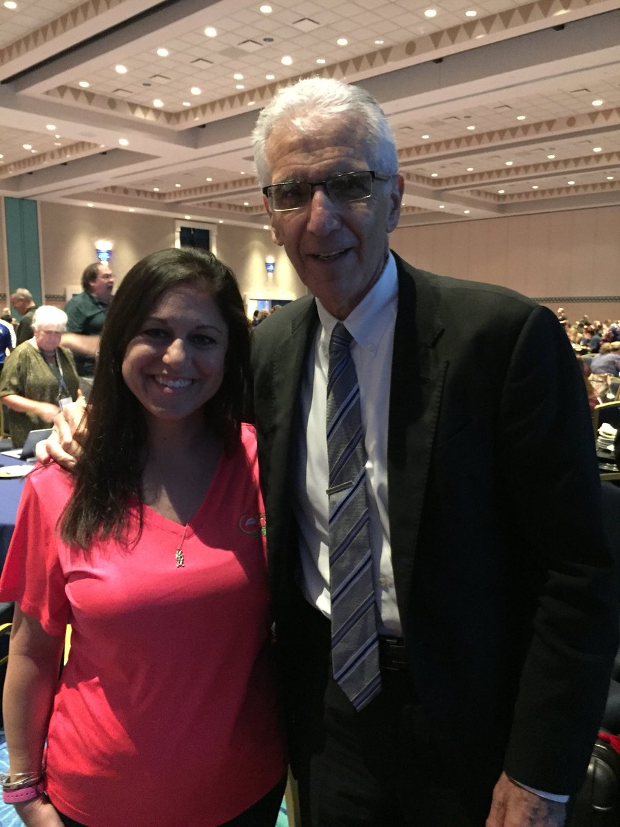 amy_tomas_lopez's tweet photo. What an honor to get a picture today with the legendary educator and researcher @robertjmarzano #BuildingExpertise #BuildingExpertise2018 https://t.co/8hd2lYmvit
