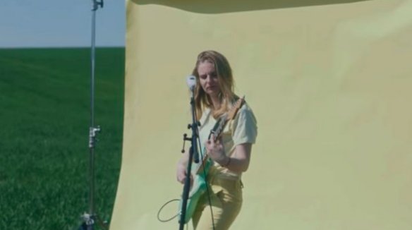 MagazineCheek's tweet image. “Mauvais présage”: le single de @Requin_Chagrin qui porte très mal son nom cheekmagazine.fr/culture/clip-m…