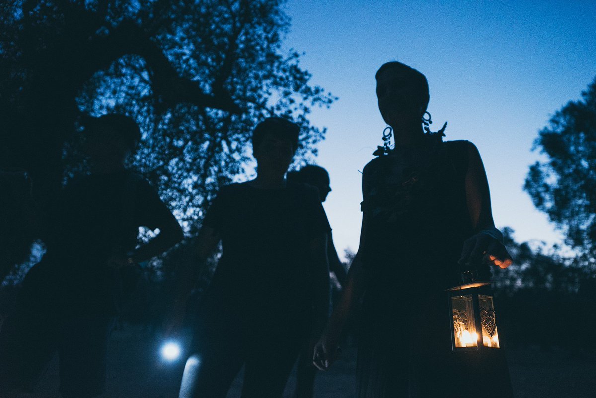 Nuova #passeggiata nel #ParcoPaduli. #Sabato 23 #giugno sulla #collina di Giuggianello. Tra le #suggestioni dei #megaliti si scoprono i #riti e le #essenze profumate della notte di #SanGiovanni, prima della tradizionale #sagra. Inizio ore 18. Info 3775341053. #weareinpuglia