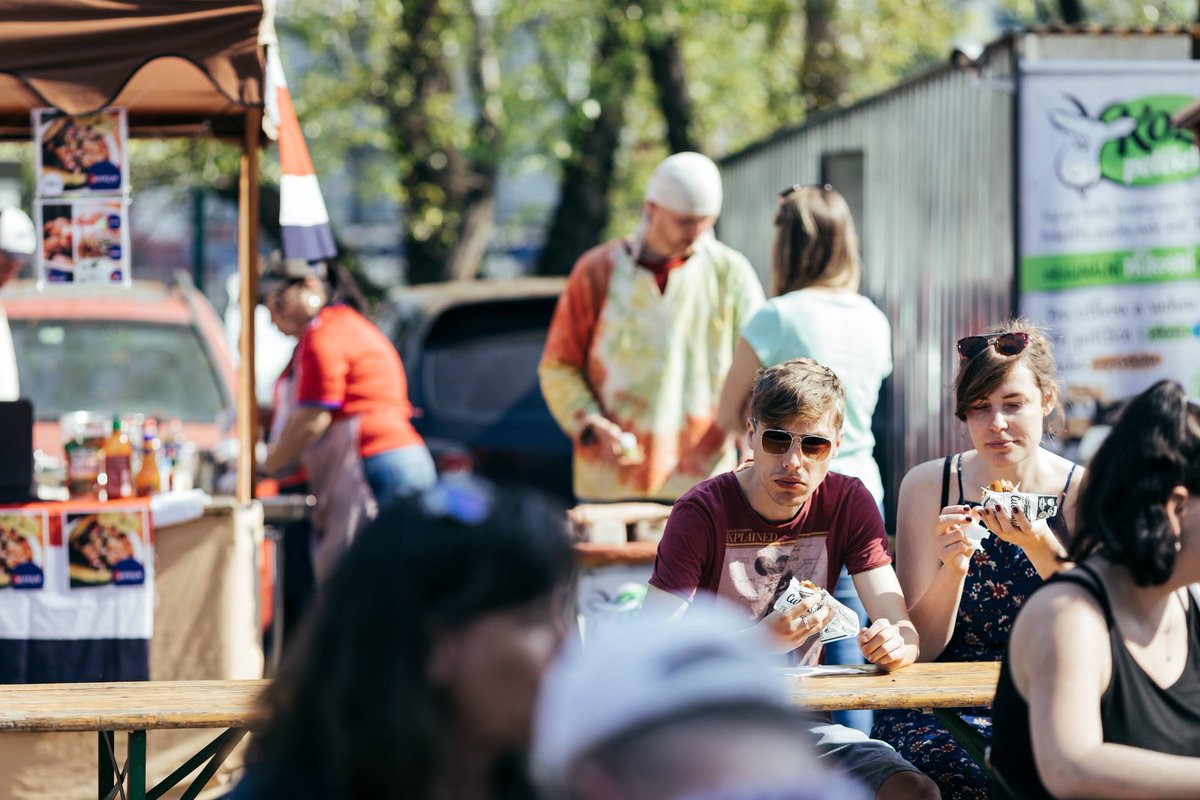 SirTobys's tweet photo. Summer is only starting in Prague. While wandering in the city of a hundred spires, feel free to check out our best summer tips. #Prague #CzechInn #Hostel #HostelLife #TravelTips #Wanderlust
https://t.co/XQutkKn686 https://t.co/FX26SaeqdX