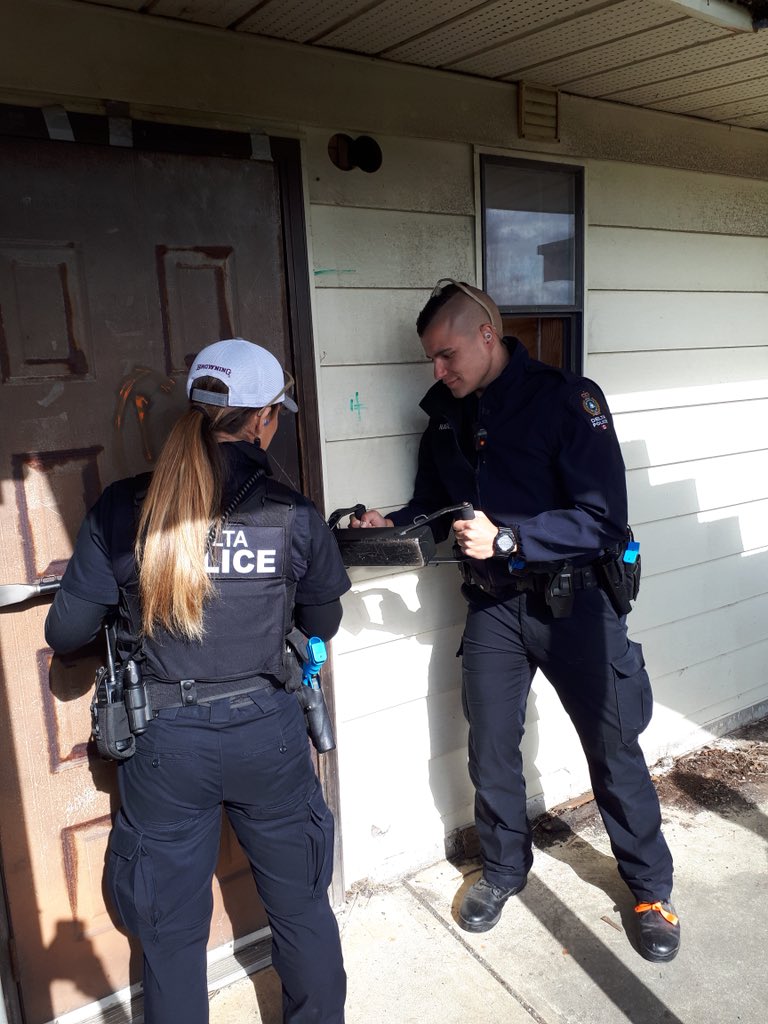 joindpd's tweet image. Recruit operational skills training has come to an end. Hi lights include learning how to safely manouvre high risk vehicle stops, enter unsafe buildings, arrest combative subjects &amp;amp; bbq burgers! #teambuilding #realitybasedtraining #communitysafety #joinDPD @deltapolice