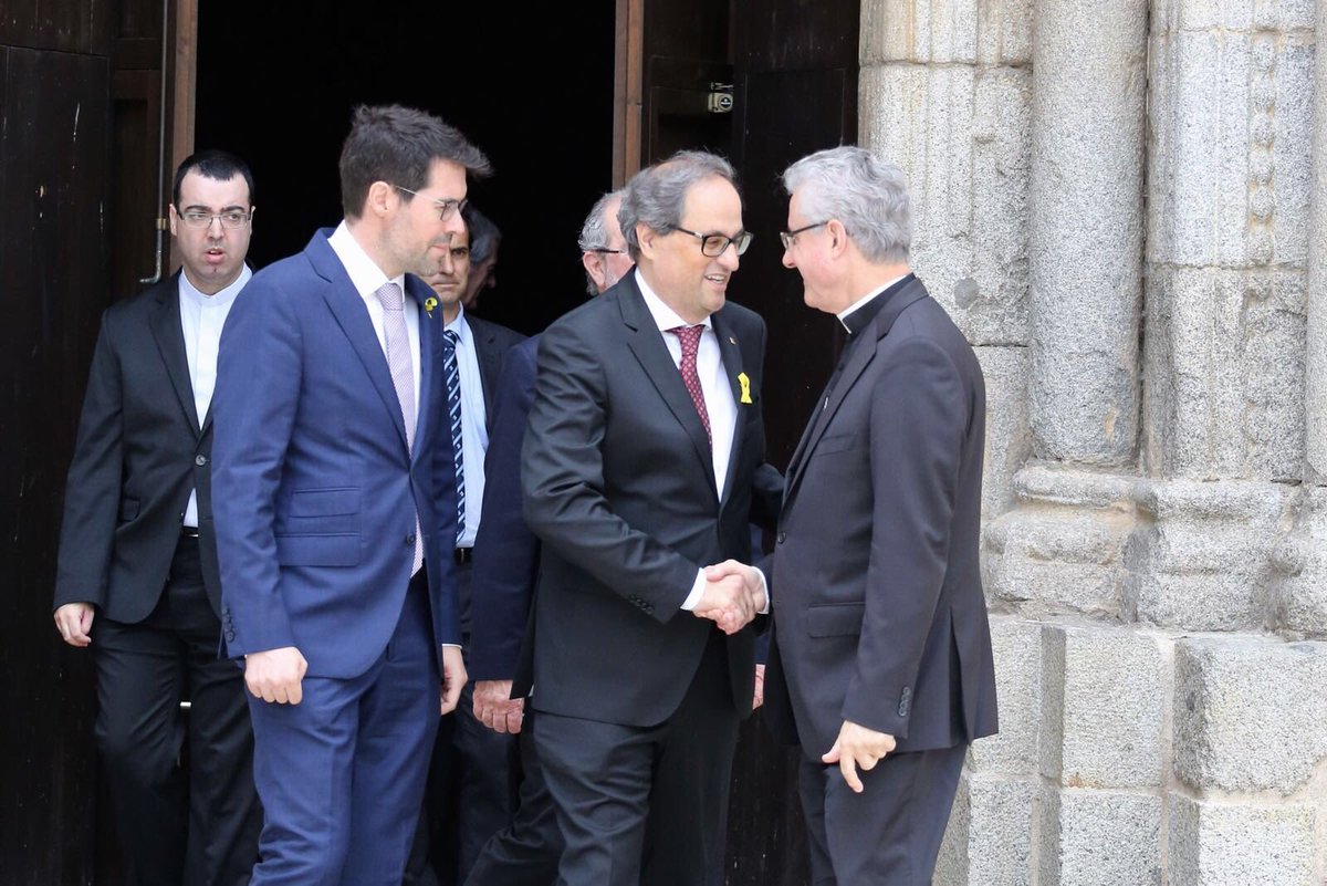 QuimTorraiPla's tweet photo. Avui m’he reunit a La Seu amb l’arquebisbe d’Urgell, Joan-Enric Vives. La primera trobada amb un Cap d’Estat. Agraeixo de tot cor que ens hagi ensenyat el Beatus de Liébana i també el Liber Iudicum, de 1120, el text més antic escrit en català. https://t.co/bteBTB8vfr
